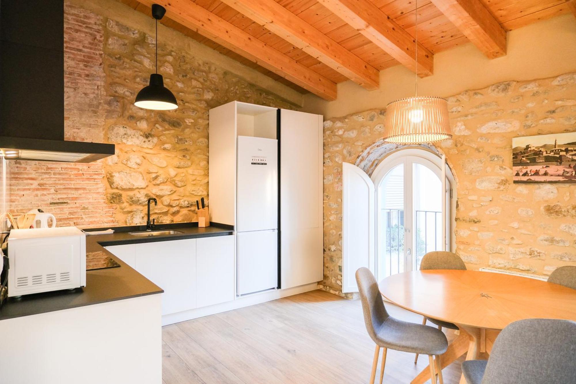 Ganganell Atic Apartamento Con Terraza En Бесалу Экстерьер фото