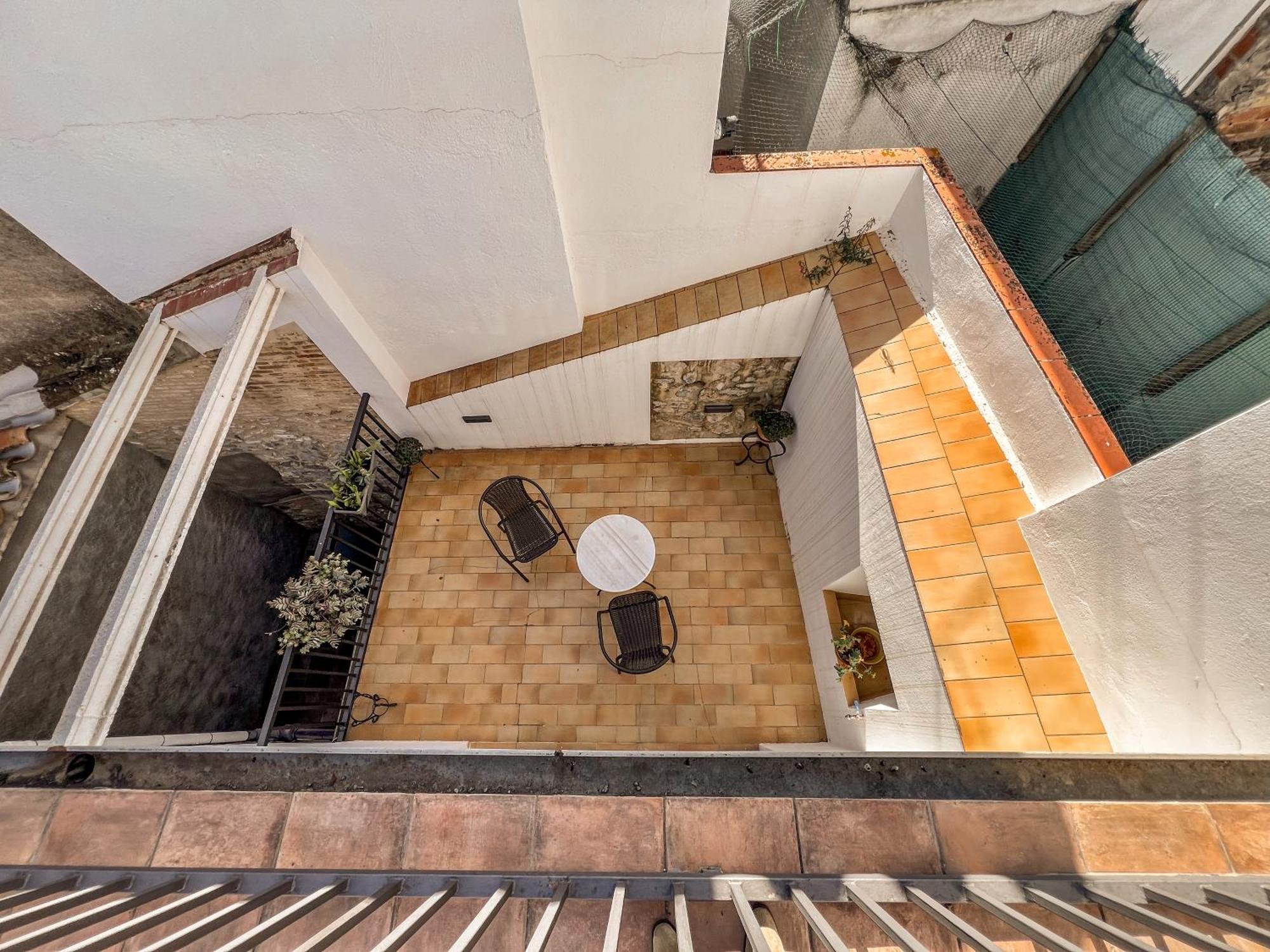 Ganganell Atic Apartamento Con Terraza En Бесалу Экстерьер фото