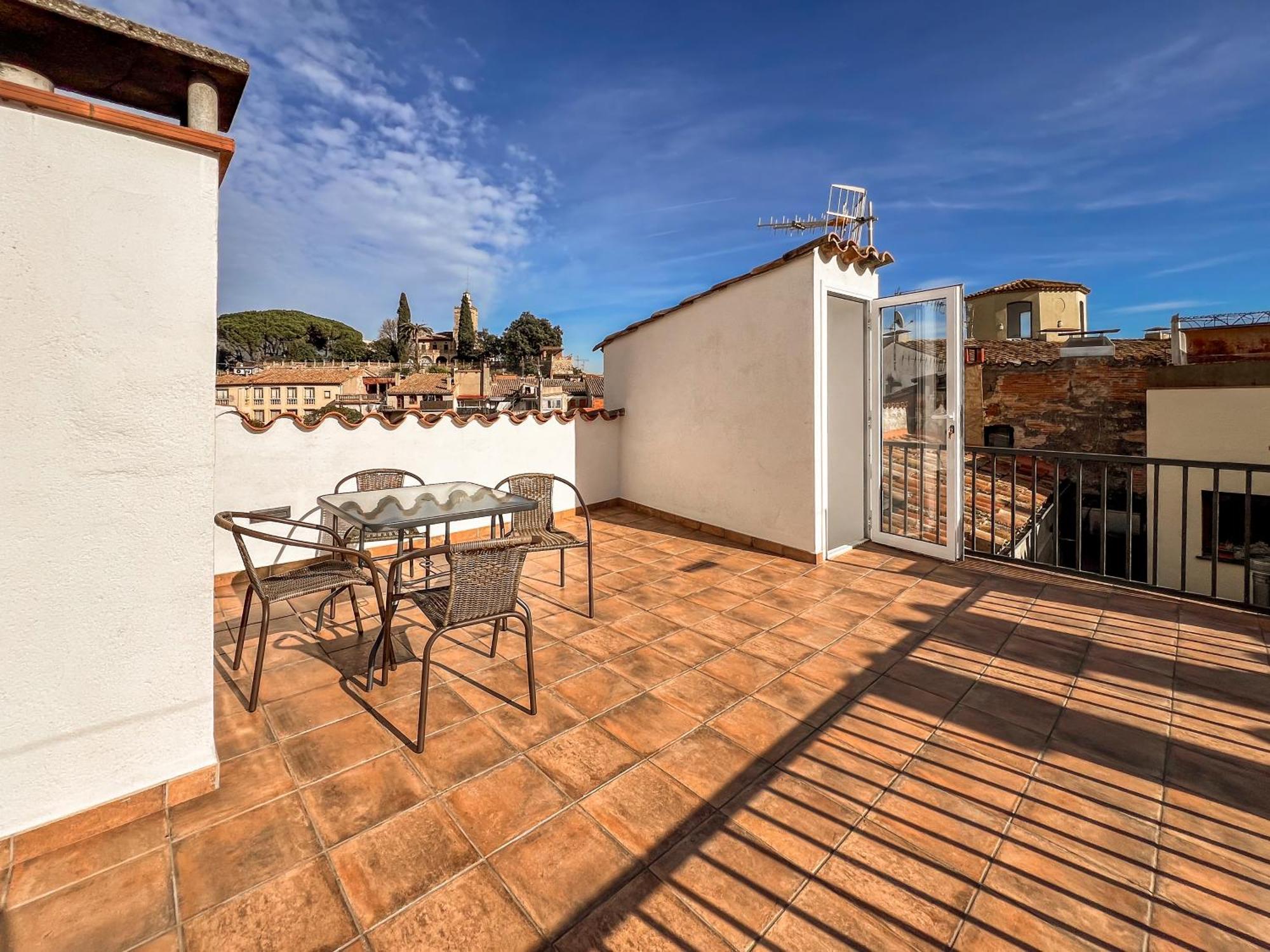 Ganganell Atic Apartamento Con Terraza En Бесалу Экстерьер фото